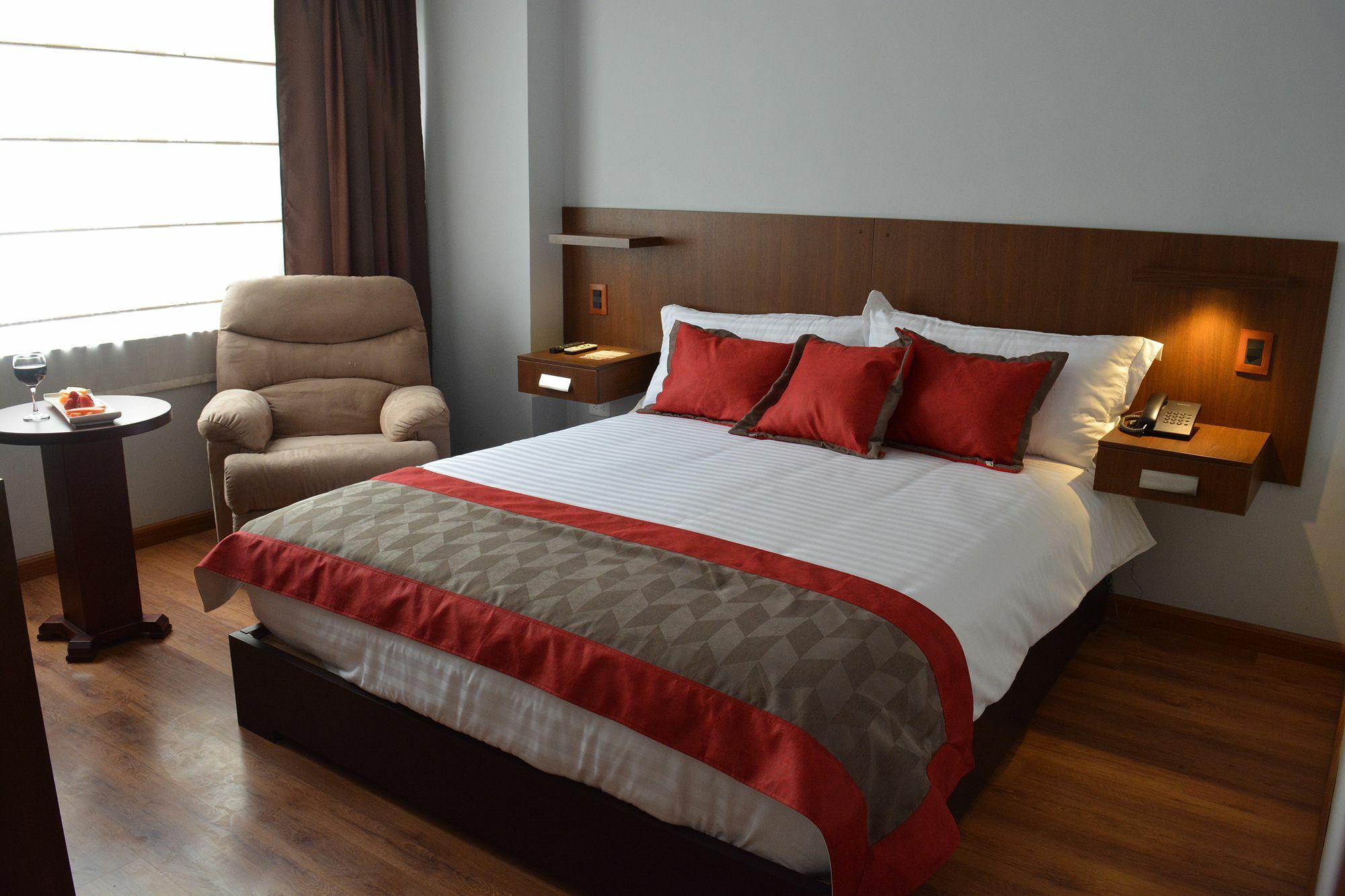 Hotel Santiago De Compostella Suites Куэнка Экстерьер фото